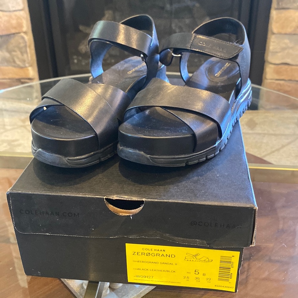 Cole Haan Zero Grand Sandal in Black Leather. Size 5. Perfect walking shoe.